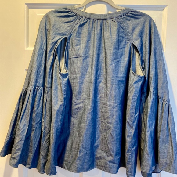BCBG Max Azria Suzie Cutout Bell Sleeve Chambray Top - Size Small - Picture 11 of 11